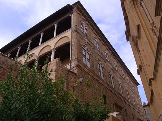 ピッコローミニ宮殿